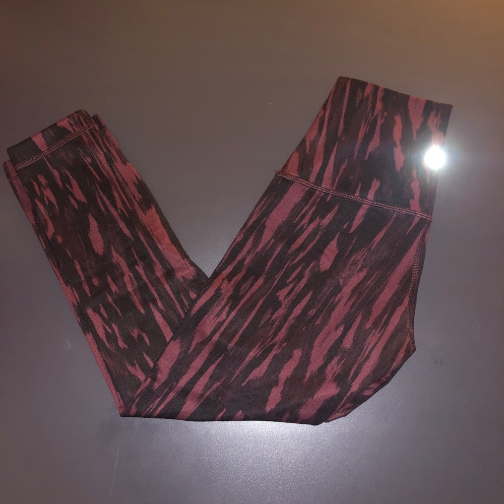 Lululemon Wunder Under Crop - size 4